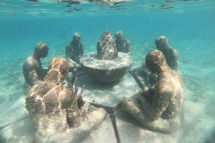 Expérience à couper le souffle au volant d'un hors-bord à Cancún avec plongée en apnée incluse