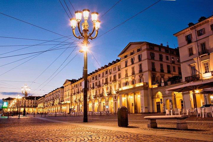 Torino om natten 2-timers guidet natvandring i en lille gruppe
