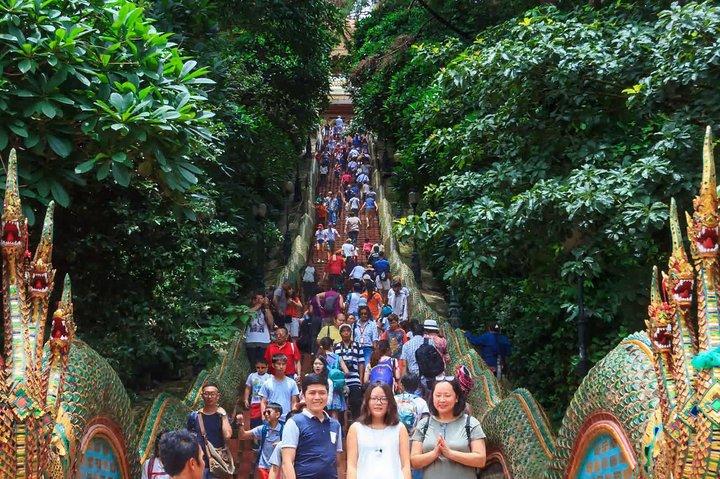 Explorez Chiang Mai par RED TRUCK : City Icons & Doi Suthep Temple