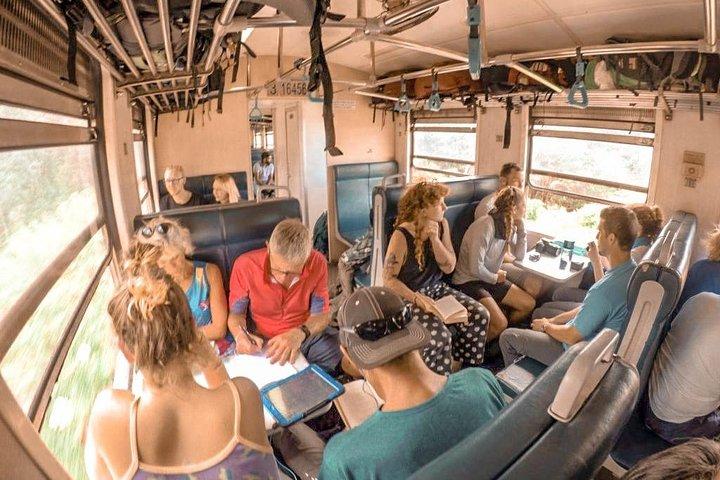 Viagem de trem de Kandy para Ella (Trem nº: 1015 "Udarata Menike")