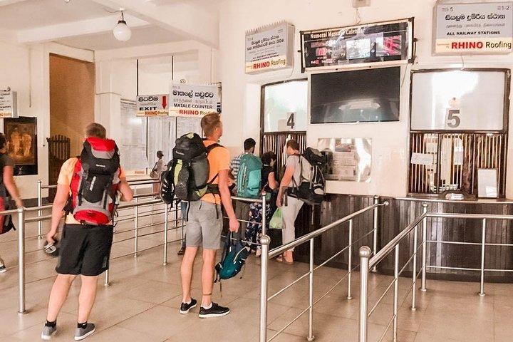 Viagem de trem de Kandy para Ella (Trem nº: 1015 "Udarata Menike")