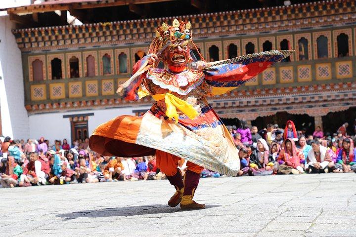 9-Day HimalayanCruiser, The Ultimate Luxury Bhutan Cultural Tour