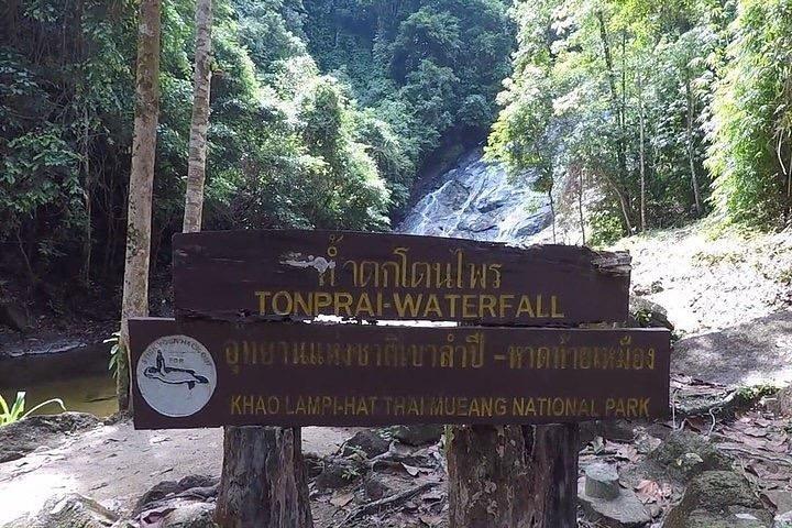 プーケットからのカオソック国立公園サファリ全日ツアー