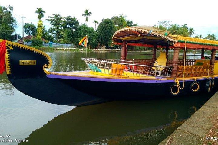 Kochi Private Tour: Kerala Backwater Shikara (Shaded Canoe Boat) cruzeiro de dia