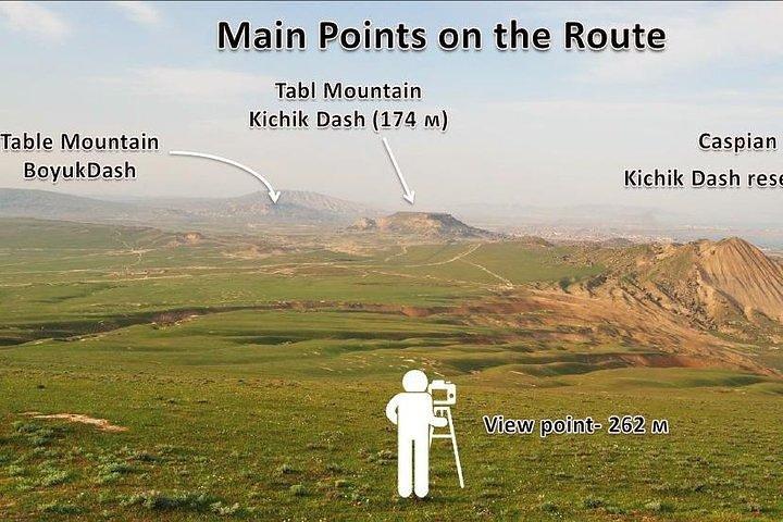 Off-road Gobustan & Wine Tour Baku met lokale lunch