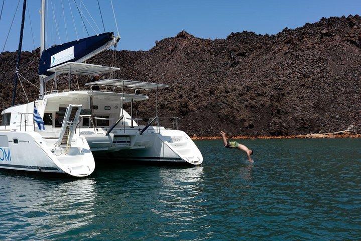 ¡Crucero Caldera con paradas para nadar, barbacoa a bordo y bebidas!