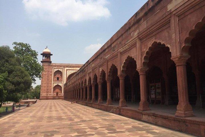 Taj Mahal City Tour med bil eller tåg från Jaipur