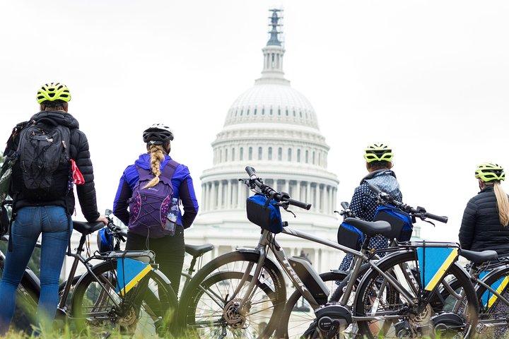 Alquiler de bicicletas eléctricas en Washington DC con casco y manillar para mayores de 16 años
