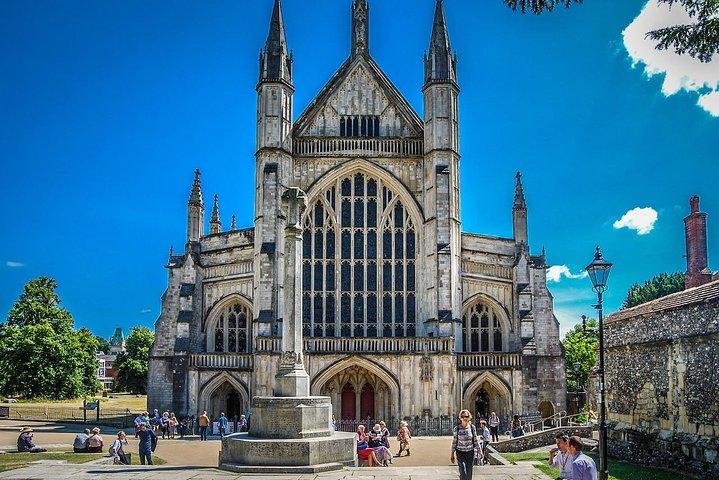Visite privée indépendante d'une journée à Winchester, Stonehenge et Salisbury