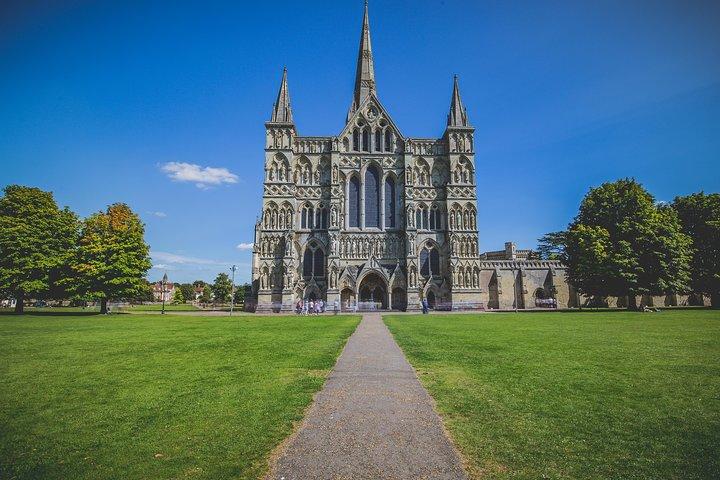 Visite privée indépendante d'une journée à Winchester, Stonehenge et Salisbury