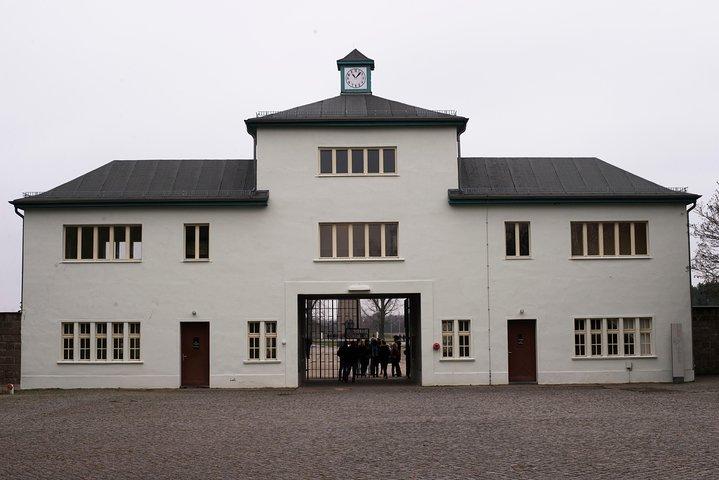 Privat Berlin & Sachsenhausen strandutfärd från Warnemünde och Rostock hamn