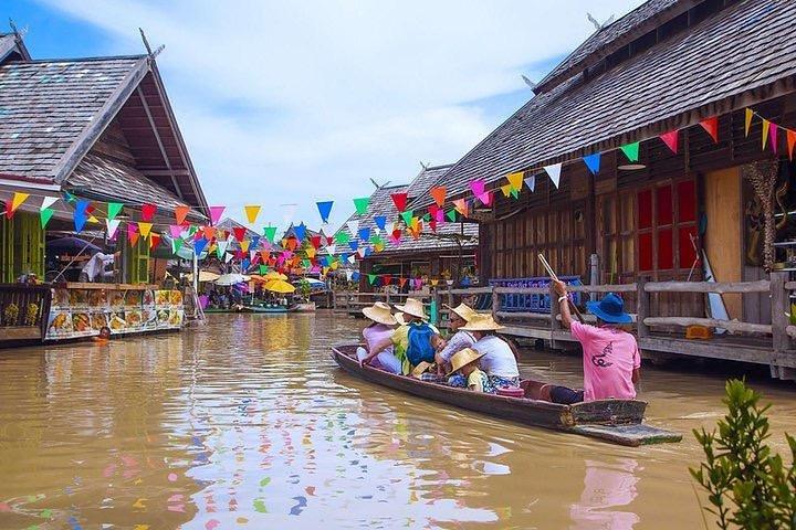 Pattaya Floating Market with Return Transfer