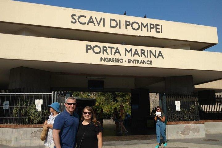 Pompeya y Herculano sin colas con almuerzo y degustación de vinos desde el puerto de Nápoles
