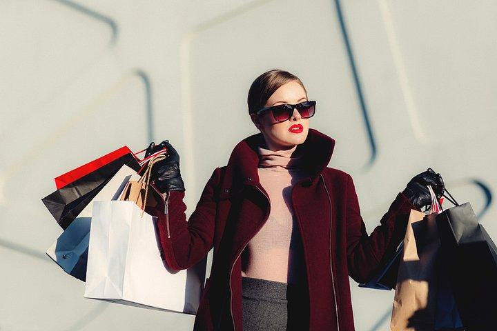 PARIS : Day of shopping with private driver to discover French luxury boutiques
