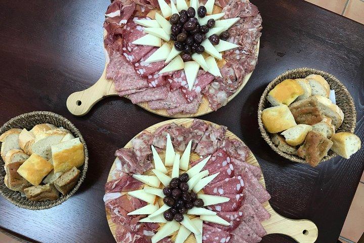 ムジェロ（フィレンツェから/への送迎）とトスカーナの食前酒での乗馬