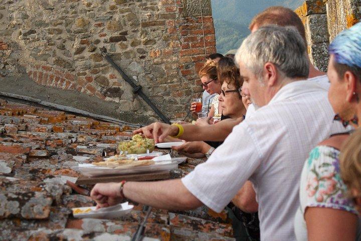 スカルペリア城の胸壁のガイド付きツアーと食前酒