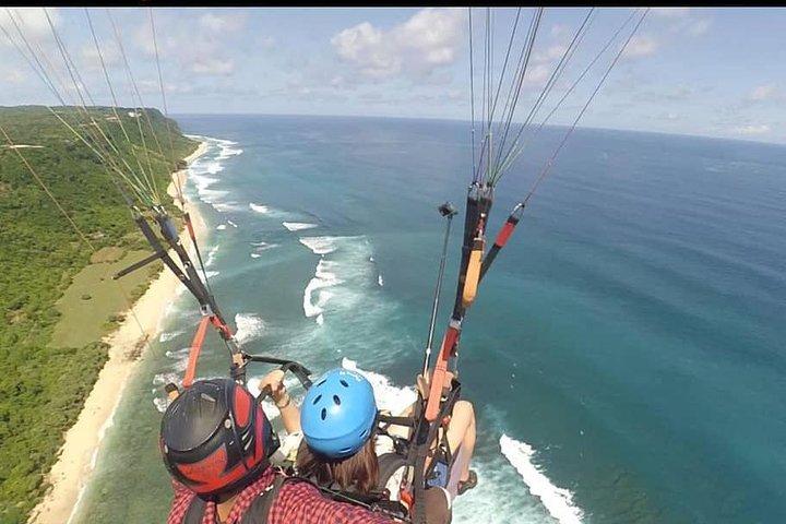 Parapente Bali em Uluwatu Cliff com fotos/vídeos