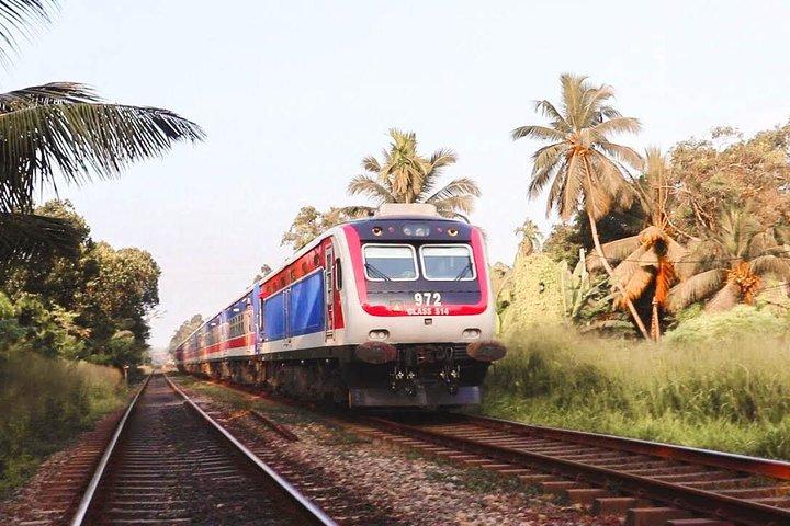 Viaggio in treno da Nanu Oya a Kandy (Treno n .: 1006 "Podi Menike")