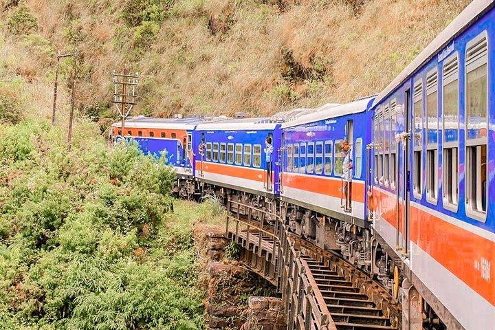 Viaggio in treno da Nanu Oya a Kandy (Treno n .: 1006 "Podi Menike")