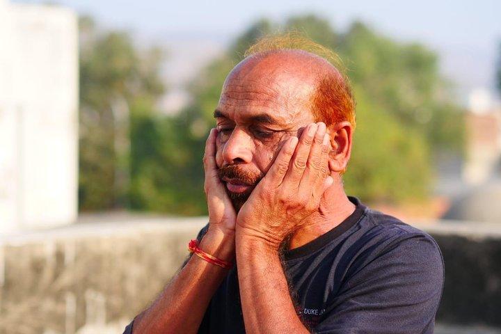 Rooftop Yoga Erfahrung in Jaipur mit lokaler Familie & Tee