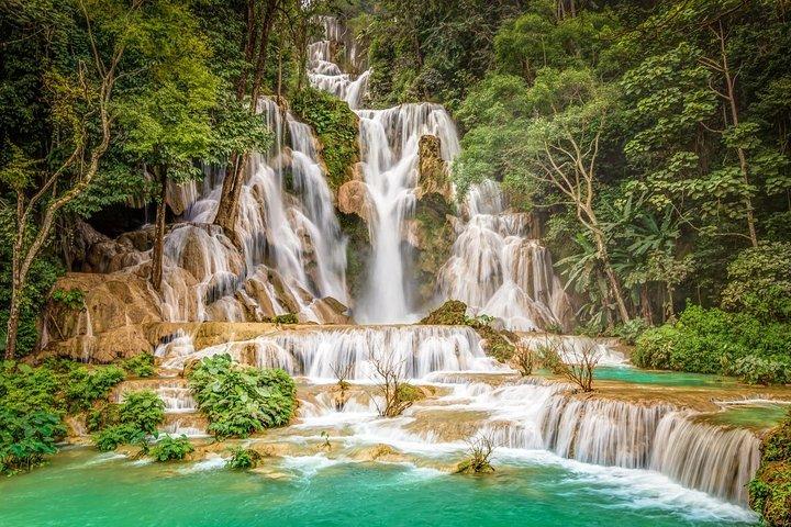 Excursão a Kuang Si Waterfalls