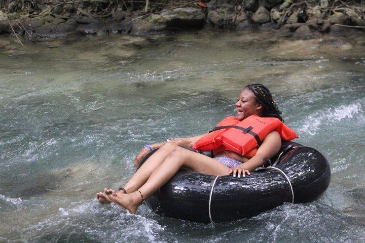 Blue Hole Eventyrlystne og afslappende flodrørsaktiviteter i Ocho Rios