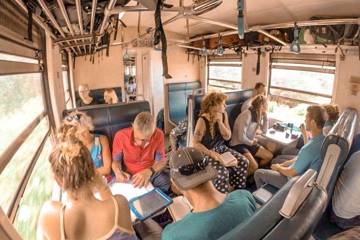 Viaggio in treno da Nanu Oya a Kandy (Treno n .: 1006 "Podi Menike")