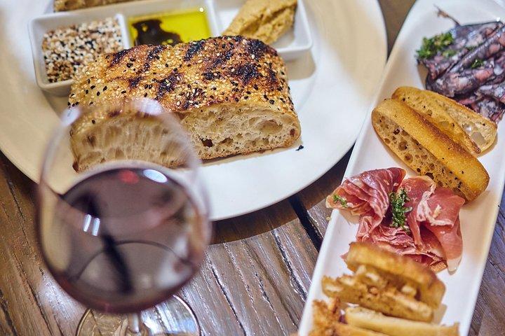 パースから出発してスワン・バレーの最高の食べ物とワインを楽しむ日帰りツアー
