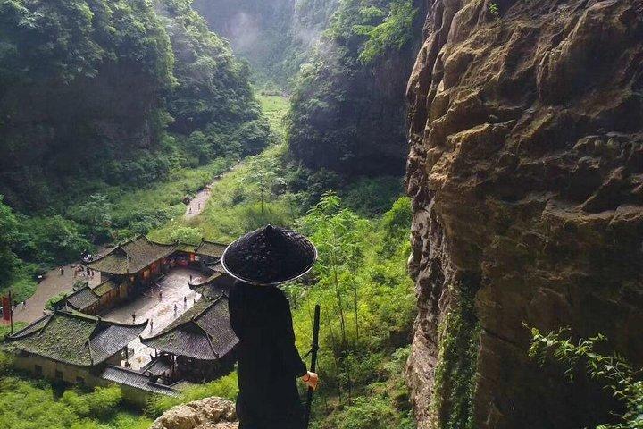 Excursión privada de 3 días a lo más destacado de la ciudad de Chongqing, esculturas de Dazu y karst de Wulong