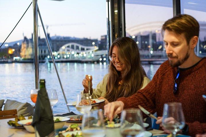 Cena privada en catamarán al atardecer con una experiencia de chef y navegación