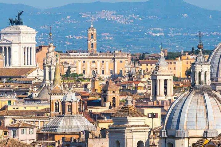 Roman Arrival: Personalized Airport Welcome & Tour