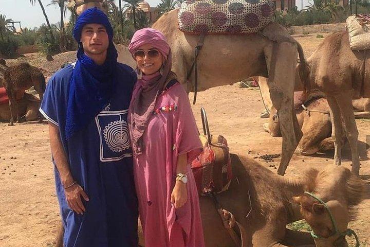 マラケシュ：アガファイ砂漠のクワッドバイクとラクダ乗り、ディナーショー付き