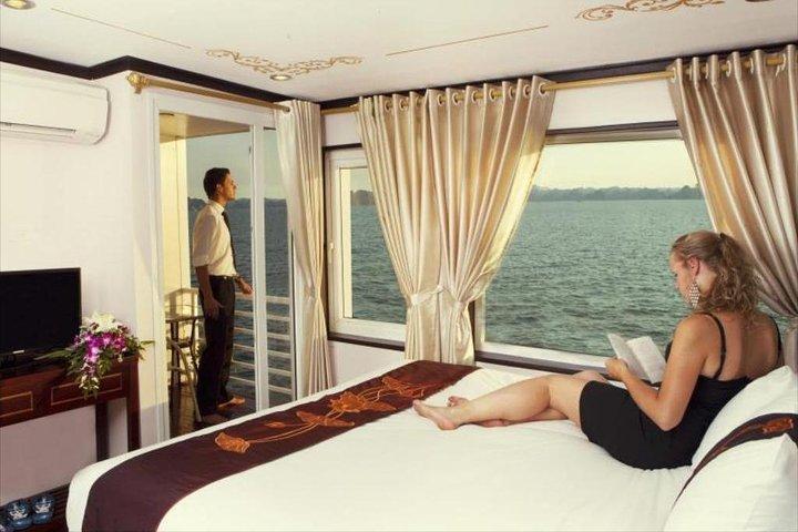 Bai Tu Long bay Luxury Cruise 2D / 1N：観光客の少ない場所、カヤック、完全な食事