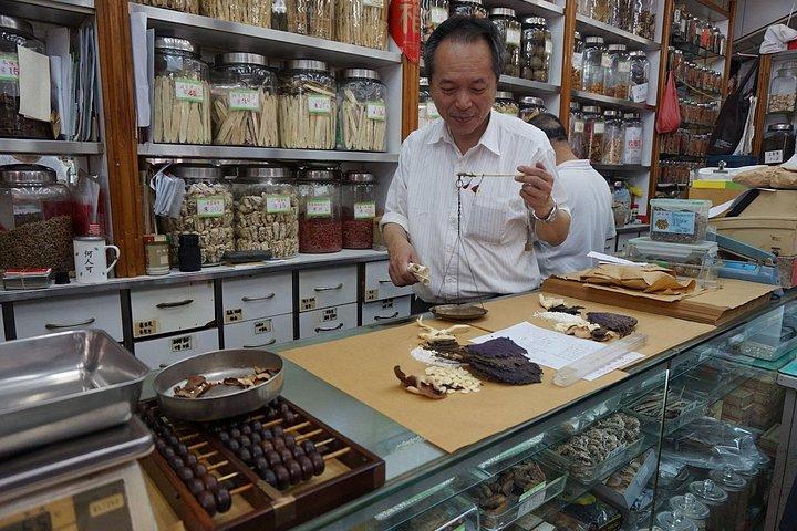 香港の名所と隠れた名所を専用車で巡る