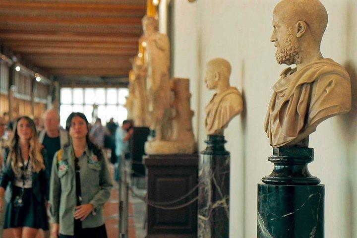 フィレンツェの至宝：ウフィツィ美術館のアートエキスパートによるガイドツアー
