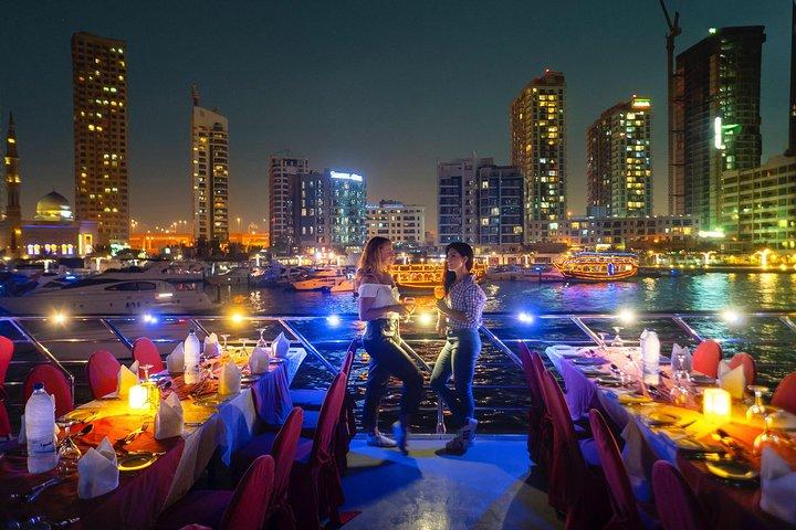 Dubai Marina: Luksus Dhow middag krydstogt med hotel transfer