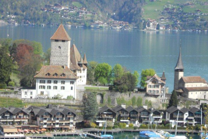 Lake Thun and Blausee Private Half-Day Tour from Interlaken