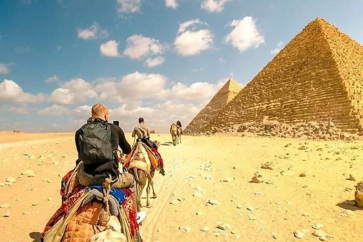 Sunset Private Tour Around The Pyramids (inclusief BBQ Dinner)
