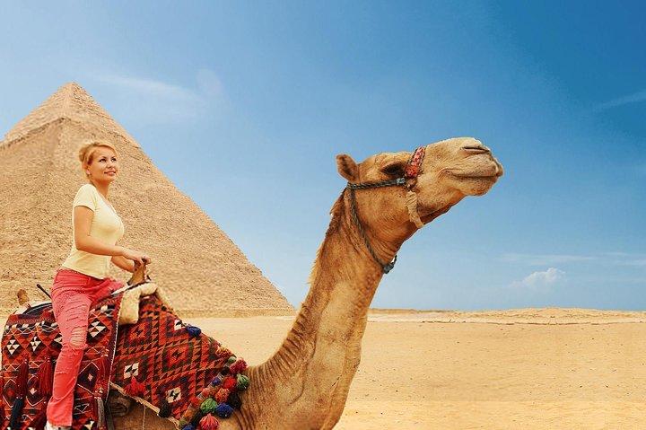 Sunset Private Tour Around The Pyramids (inclusief BBQ Dinner)