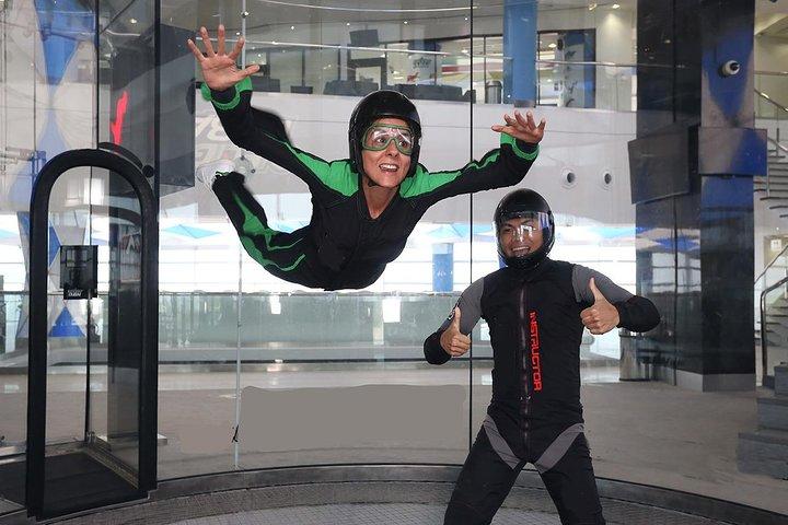 Le plus grand parachutisme en salle de Dubaï 4 vols