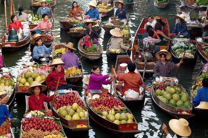 Maeklong Railway Market, Floating Market & Nakhon Pathom City Tour vanuit Bangkok