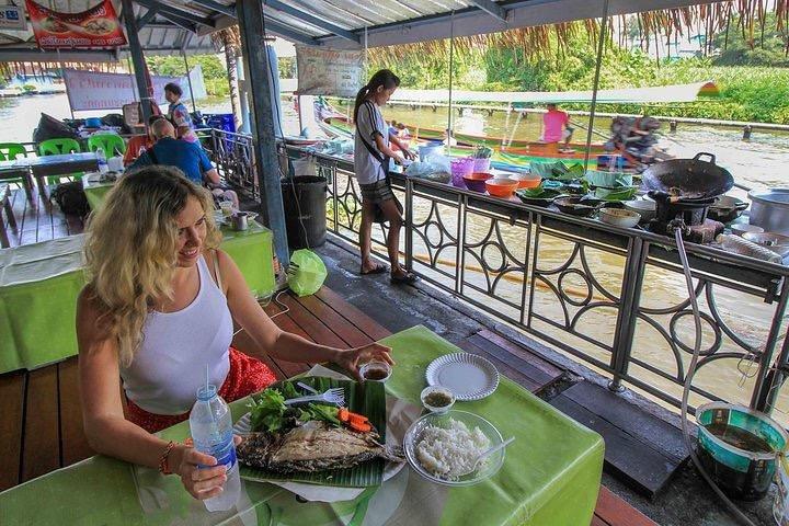 Mercados flotantes de Khlong Lat Mayom & Taling Chan (multilingües)