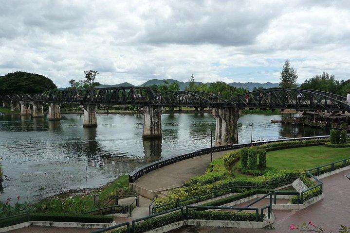 バンコク発：ジース博物館とデス鉄道で行くクワイ川ツアー
