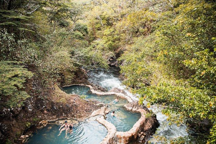 リンコン デ ラ ビエハ火山ハイキング、オロペンドラ滝、温泉 & ランチ コンボ