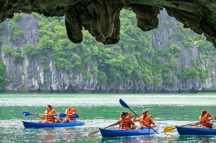 ハロン 1 日ツアー : クルーズ、カヤック、洞窟、ランチ、ビーチ、島