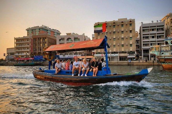 Dubai Cultural Walking Tour med professionell guide