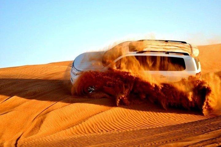 Safari 4x4 dans le désert, balade en VTT gratuite, balade à dos de chameau, dîner barbecue et spectacles en direct