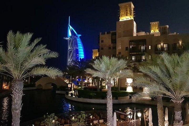 ブルジュ・ハリファのチケットとピックアップによる夜のドバイシティツアー