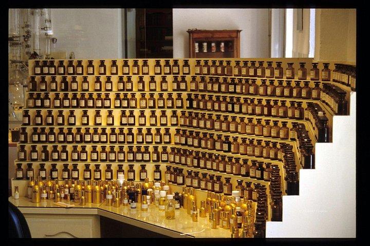 Dans le secret des parfums et des fleurs-visite privée journée complète-