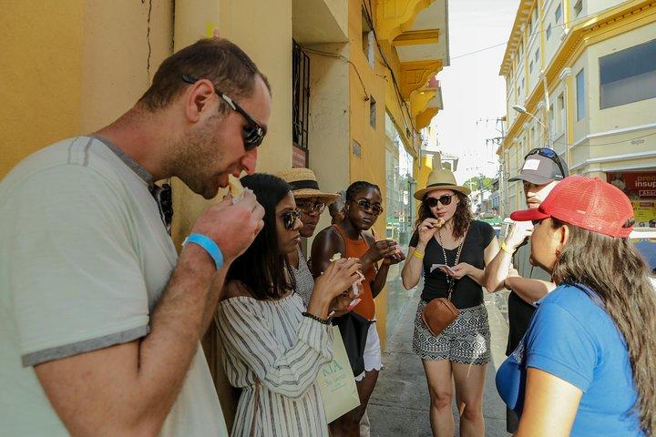 Street Food Tour con un Foodie locale a Cartagena